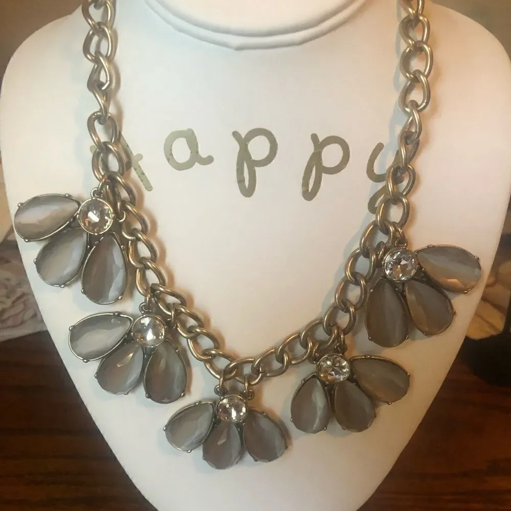 Chunky Necklace Flowers ELIZABETH REIGNS never used stunning